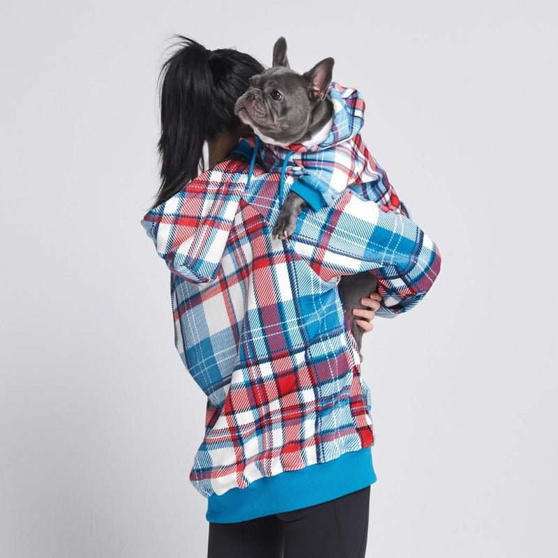 Hoodie humano xadrez azul e vermelho